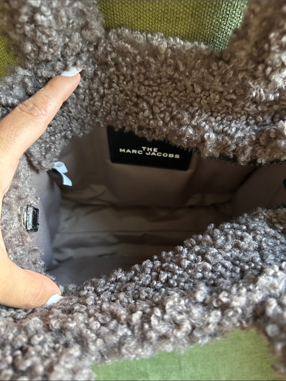 The Teddy Mini Tote Bag by Marc Jacobs never used strap not included - Picture 3 of 7